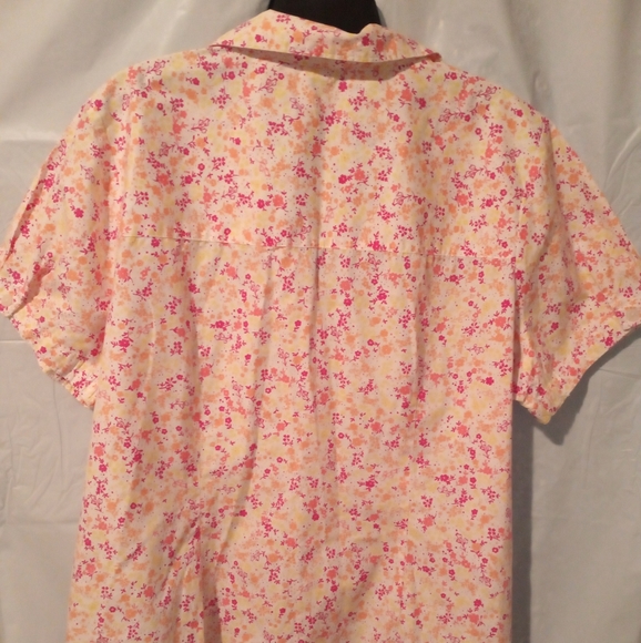 Basic addition, floral short sleeve 1X - Picture 2 of 4